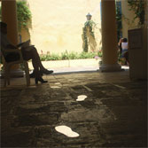 Instalación y audiovisual. Likes Hen. Casa de la Obra Pía. Centro Nacional de Arte. La Habana Vieja. Cuba. 2006